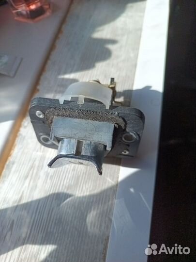 Кнопка багажника toyota caldina st210 215 до рест