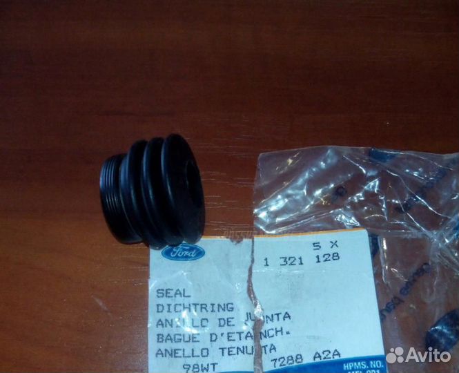 Ford 1 321 128 Сальник кулисы