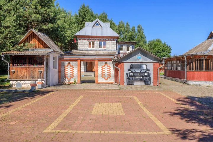 Дом 200 м² на участке 42 сот.