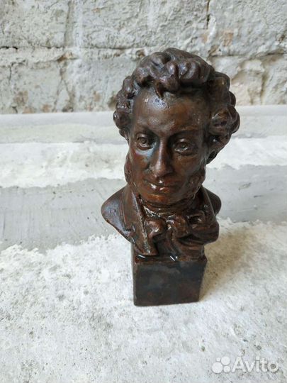 Бюст Пушкина