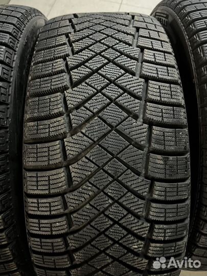 Pirelli Ice Zero FR 245/45 R19