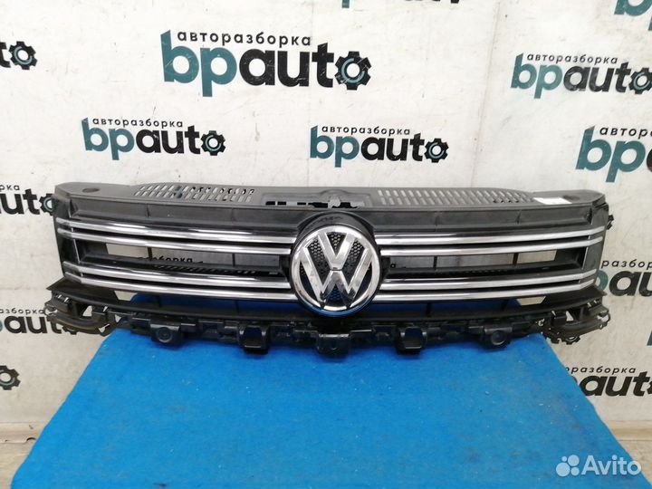 Решетка радиатора 5N0853653E Volkswagen Tiguan I
