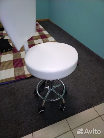 Оборудование для массажа и парикмахерской