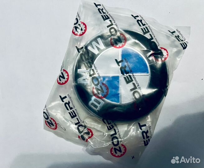 Эмблема BMW на капот