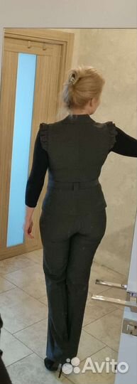 Брючный костюм новый серый стрейч +боди полушерст