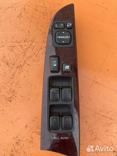 Блок управления стеклоподъемниками передний левый