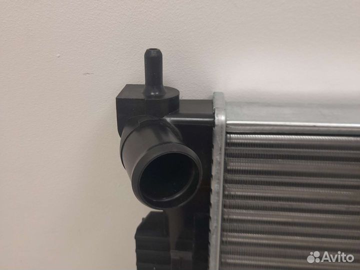 Радиатор охлаждения KIA Rio Solaris 11-17