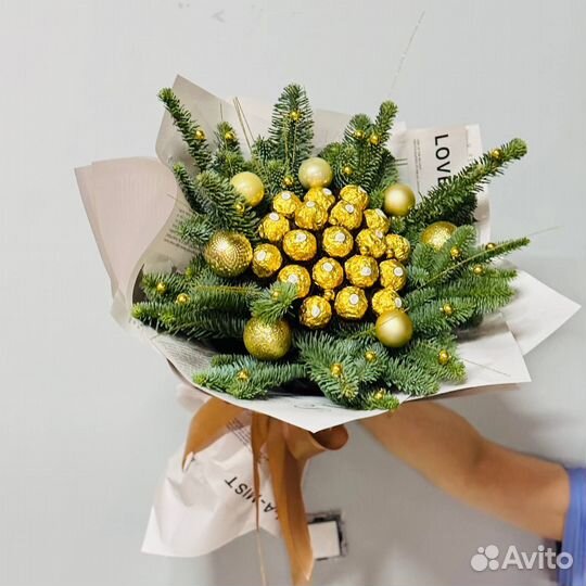 Зимний букет нобилис с конфетами Ферреро Роше