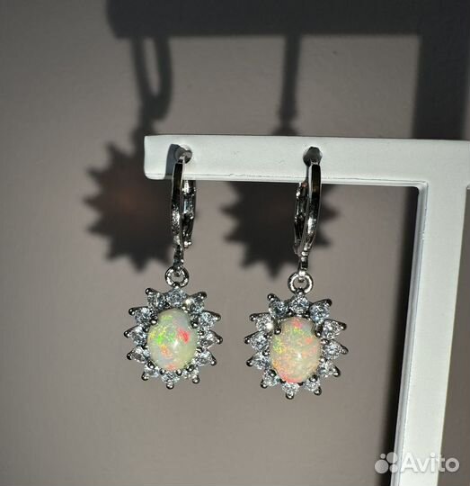 Кулон и серьги с опалом