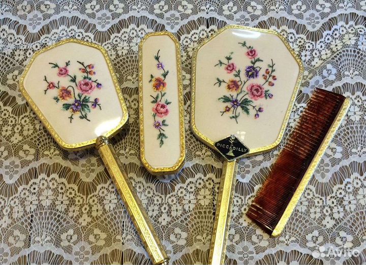 Туалетный набор. Вышивка Petit Point