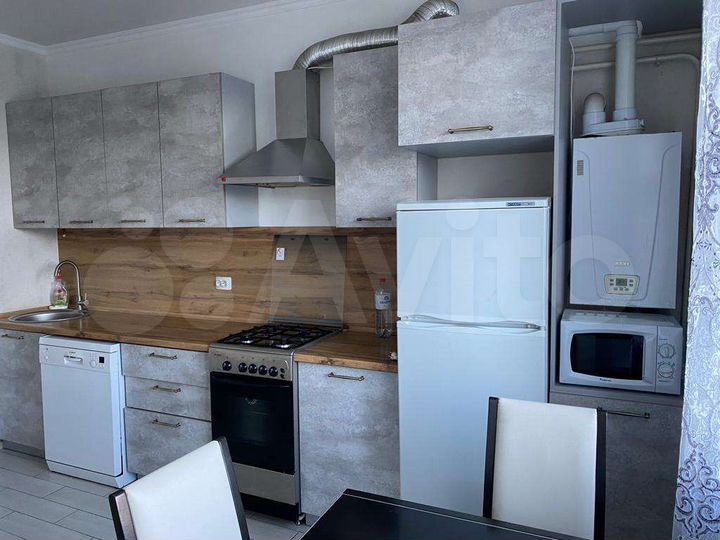 2-к. квартира, 82 м², 1/6 эт.