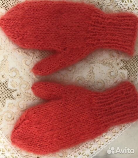 Варежки и носки вязаные детские