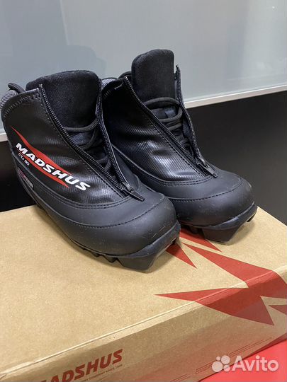 Лыжные ботинки детские 33 размер