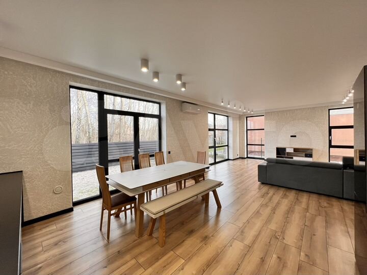 Дом 380 м² на участке 6 сот.