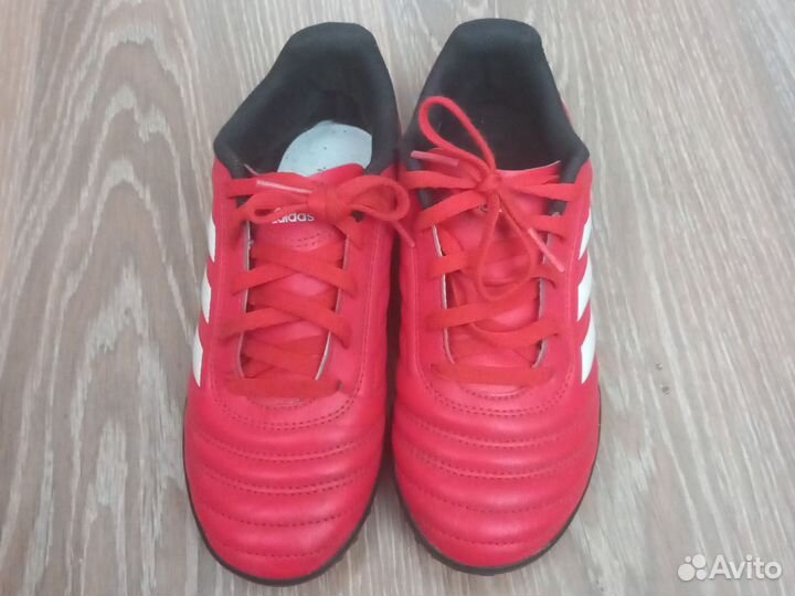 Футбольные бутсы adidas