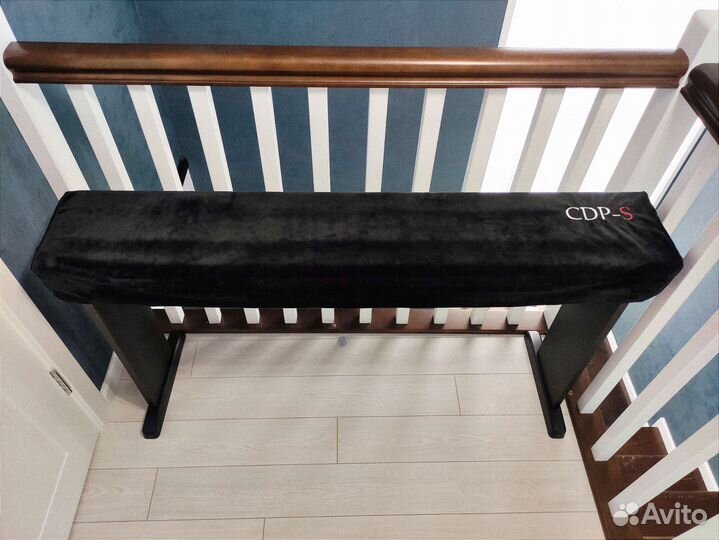 Цифровое фортепиано с набором аксессуаров