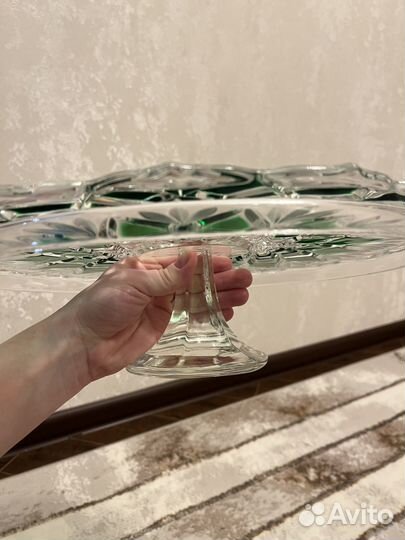 Тортница на ножке