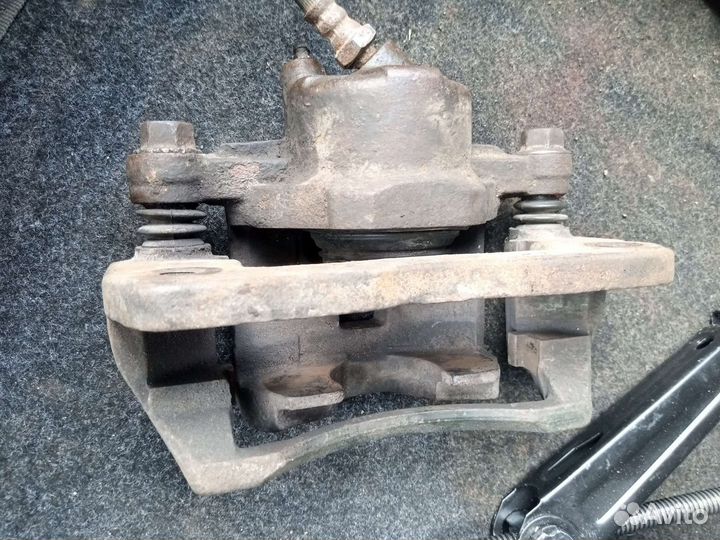 Суппорт передний левый kia spectra