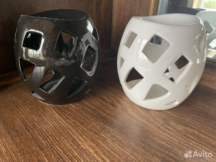 Подсвечники черный белый