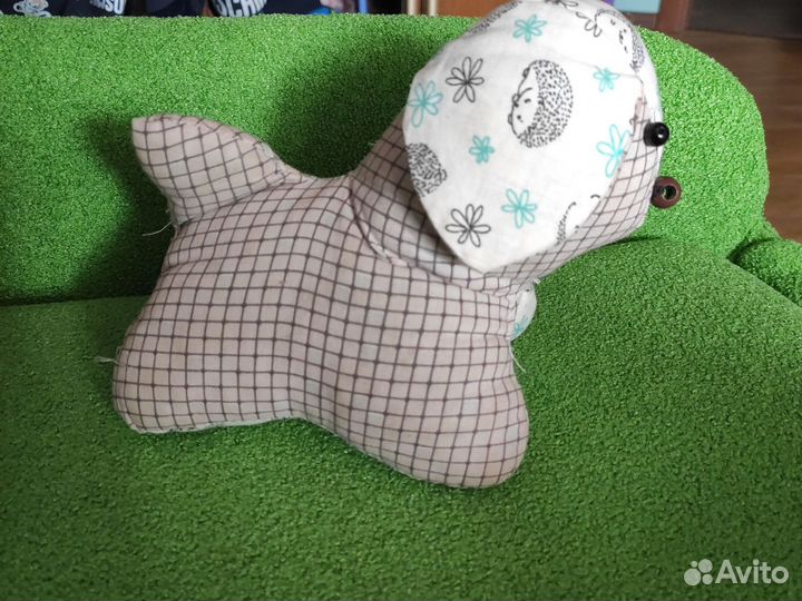Собака плюшевая