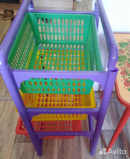 Детский стол, стульчик и полка для игрушек