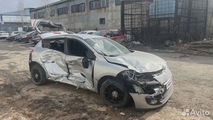 Обшивка стойки задней правой верхняя Renault Megane 3 469310006R