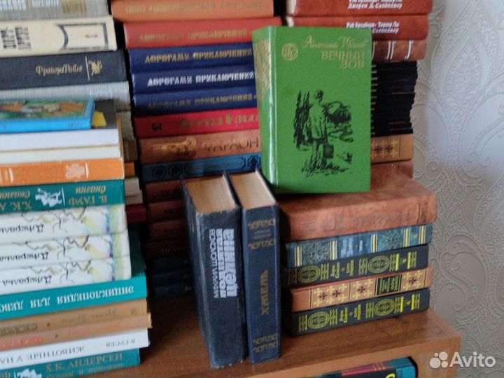 Книги разной тематики в хорошем состояние