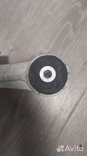 Рычаг подвески верхний передний Volkswagen Touareg