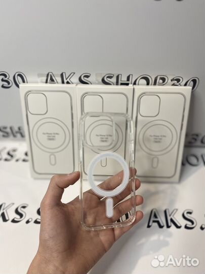 Прозрачный чехол MagSafe на iPhone
