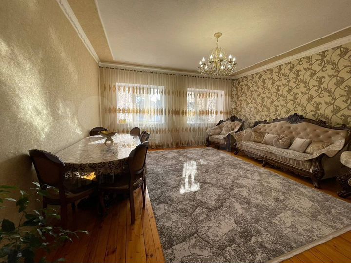 Дом 400 м² на участке 6 сот.