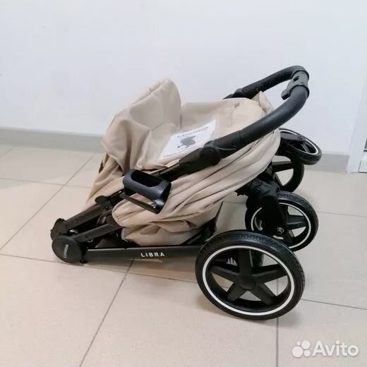 Прогулочная коляска Luxmom 730 беж/черн