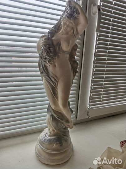 Фарфоровые статуэтки