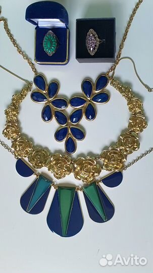 Украшения (колье, подвеска с перламутром, кольца)