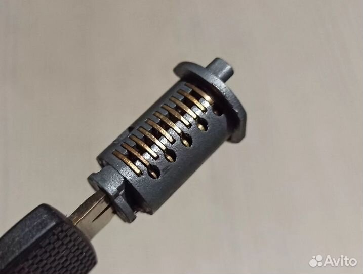 Личинка замка зажигания Mercedes W123