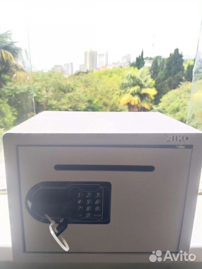Сейф металлический новый