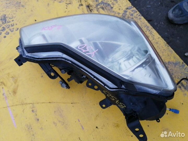 Фара правая Nissan Fuga Y50