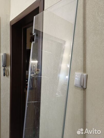 Душевая дверь из стекла