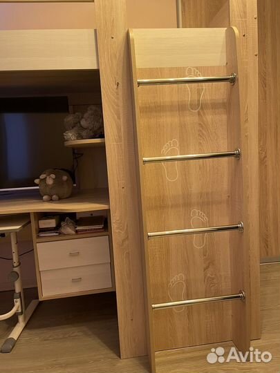 Кровать чердак со столом и шкафом степ