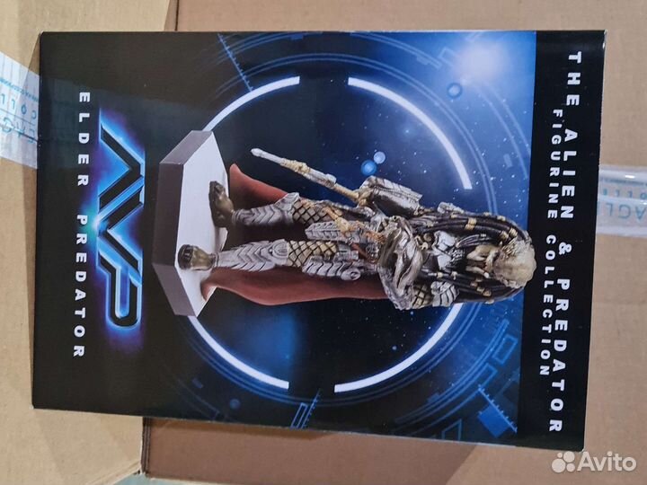 Фигурка Elder Predator