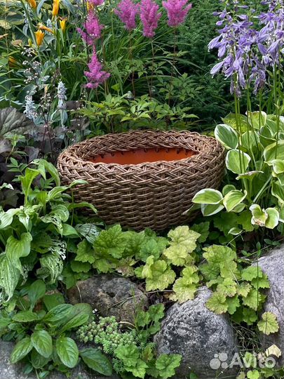 Кашпо из искусственного ратанга