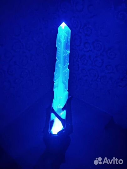 Игрушечный меч с подсветкой и звуком