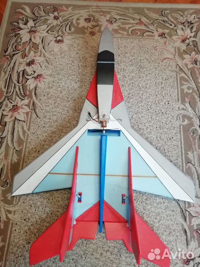 Радиоуправляемая модель самолета