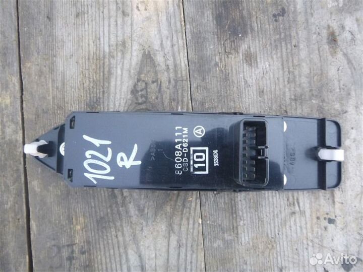 Блок управления стеклоподъемниками передний правый