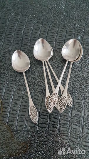 Старинный набор стопки мельхиор на подносе, ложки