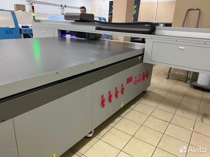 Планшетный уф-принтер uvip