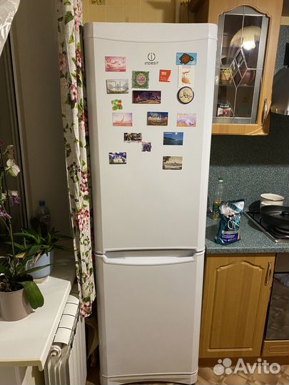 Холодильник б/у indesit