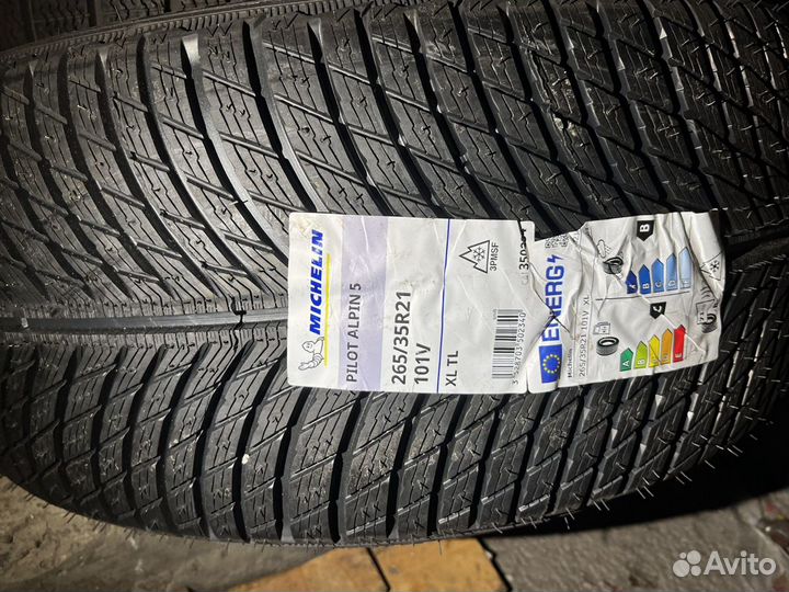 Michelin Pilot Alpin 5 245/35 R21 и 265/35 R21