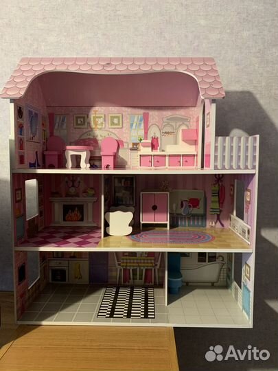 Кукольный домик с мебелью