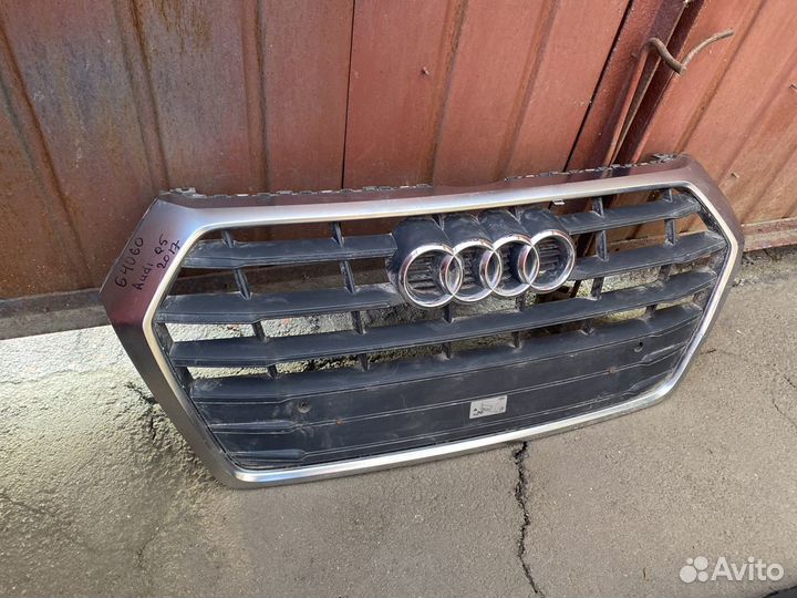 Audi q5 fy 80A решетка радиатора