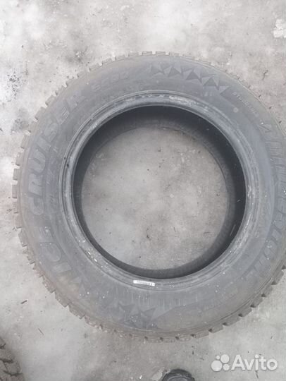 Bridgestone Ice Cruiser 5000 205/60 R15 и 205/60 R15